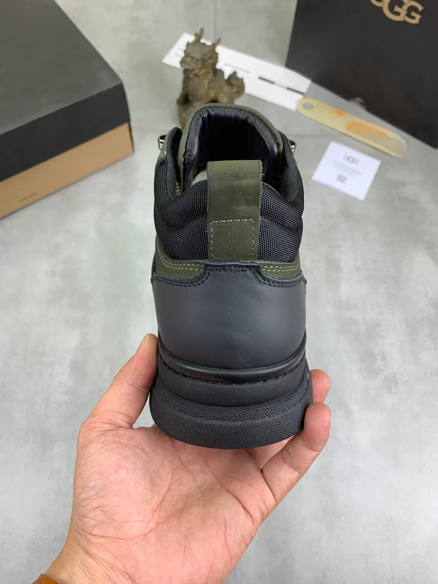 Men's Men's Shoes P620 [New Style] 💰 🆘 "Real Wool" [UGG] 👉 Popular men's shoes official website synchronization 🔰 Genuine quality [proud] is not comparable to the imitations in the general market 🌀 The upper is imported Italian frosted cowhide, and the lining: foot pad 🅰️ grade 🐑 real wool 👻 Only Grade A can show the effect The hand feels smooth and delicate 🔱The shoe shape is grand, only genuine factories can achieve it 🎄The perfect toughness of the original outsole 👻⬛️ allows customers to bid farewell to one-time consumption. Real wool lining, super warm. 3️⃣Colors available Sizes: 38-44